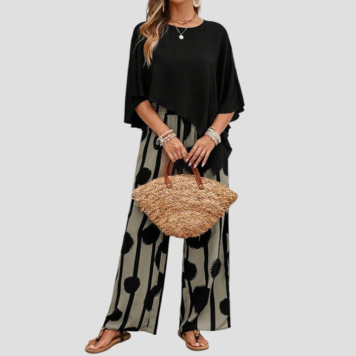 Duna | Modieuze damesoutfit met asymmetrische top en geprinte broek