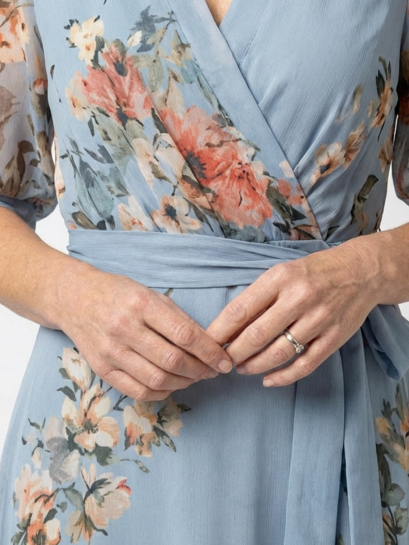 Elowen | Maxi-jurk met bloemenprint, wikkelstijl en V-hals